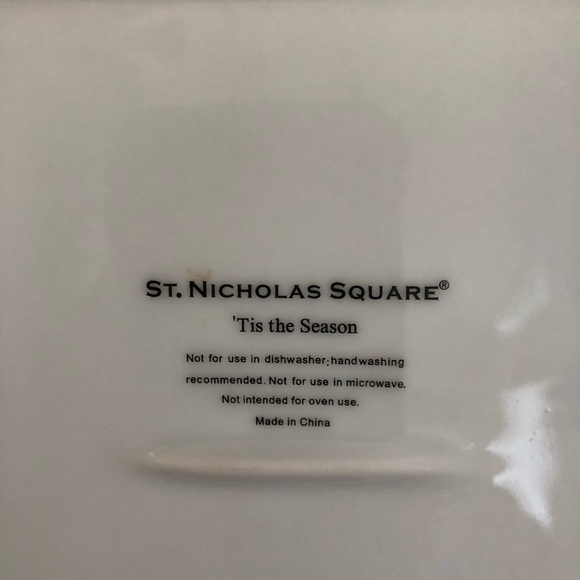 ST. NICHOLAS SQUARE HOLIDAY DECORATIVE PLATES Set of 2. 6” x 6” Gently used - Picture 6 of 9